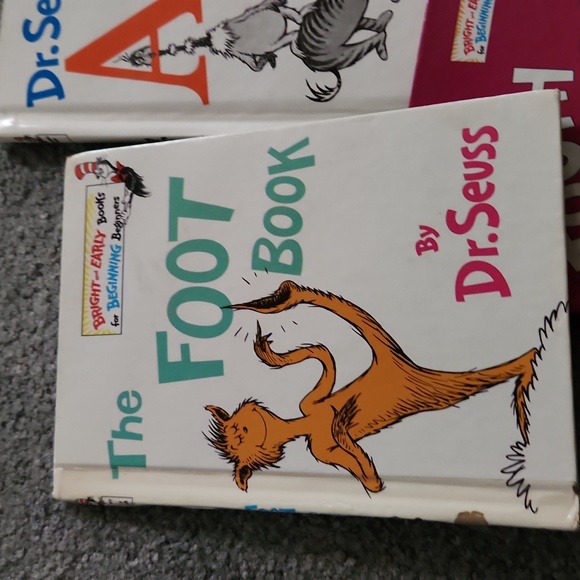 12 Dr Seuss hard back books - Picture 2 of 9